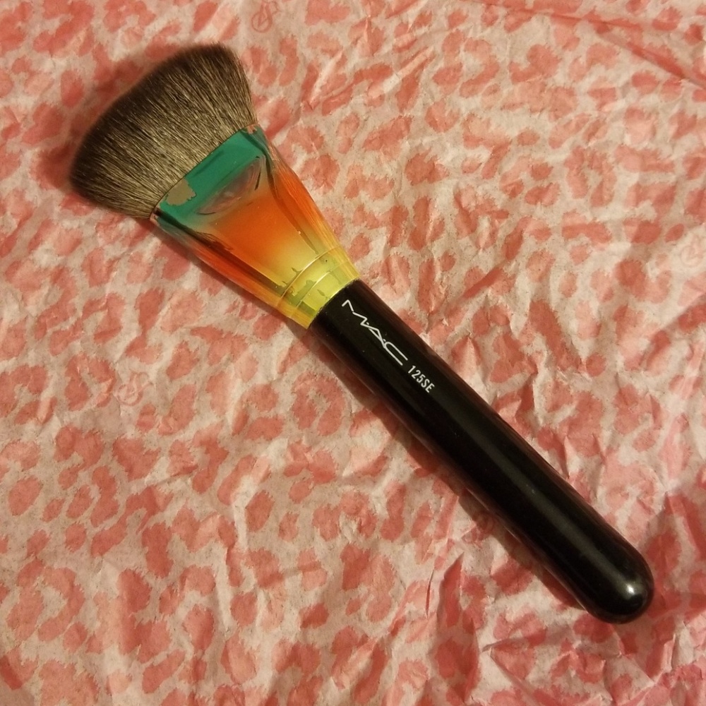 MAC 125SE split fibre sense face brush
